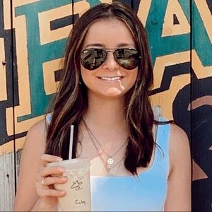 Meet your Posher, Carly